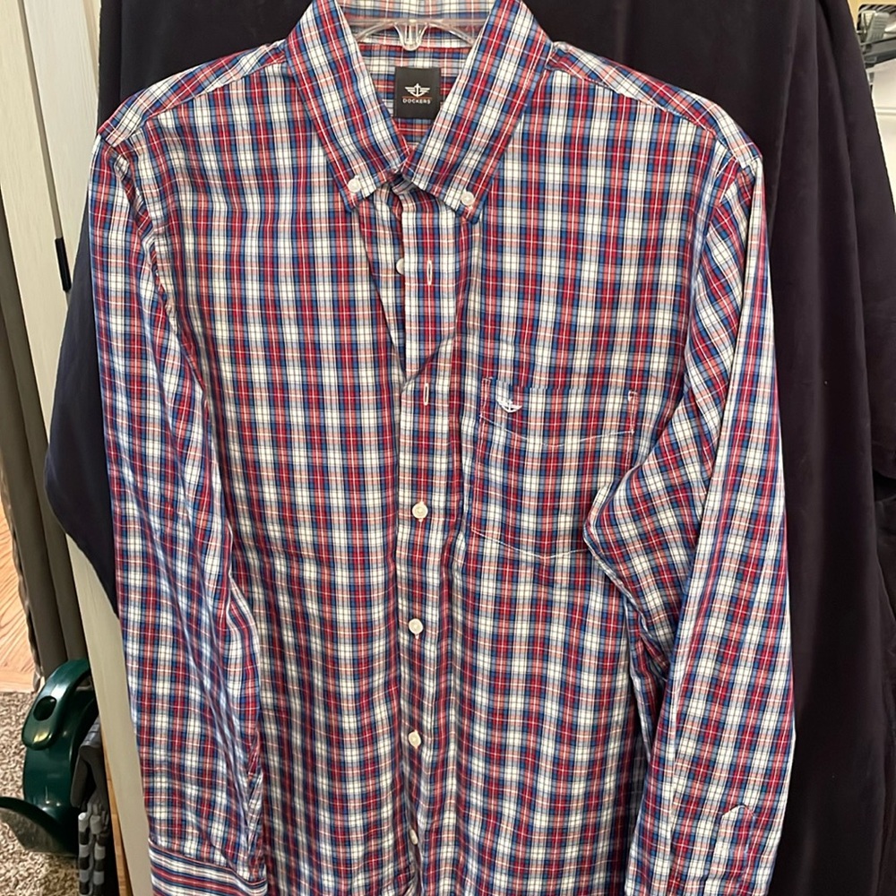 Mens medium Dockers long sleeve button down shirt